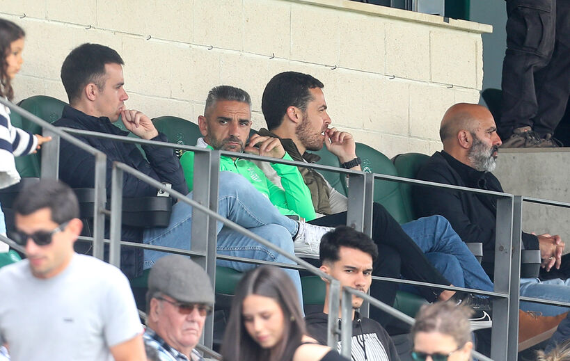 Rui Borges a assistir ao jogo do Sporting B com o Atlético