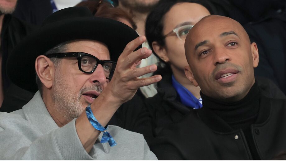 Thierry Henry com o ator Jeff Goldblum na bancada do Como
