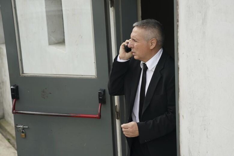 Víctor Stinfale, advogado e amigo de Diego Maradona, à saída do tribunal