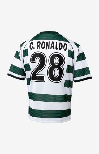 A réplica da camisola usada por Cristiano Ronaldo na estreia pela equipa principal dos leões