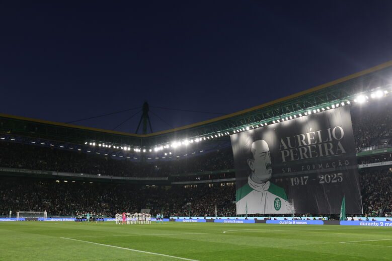 Alvalade exibiu uma enorme tarja de homenagem a Aurélio Pereira
