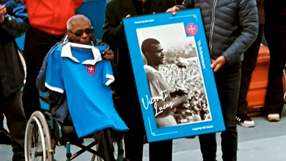 «O homem que 'eclipsou' Pelé»: adeptos do Belenenses homenageiam Vicente Lucas