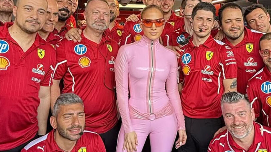  Jennifer Lopez na box da Ferrari