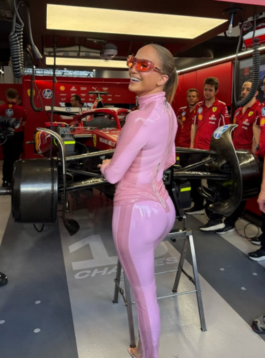 Jennifer Lopez na box da Ferrari