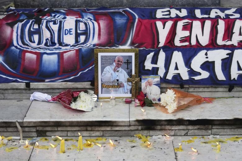 San Lorenzo homenageia Papa Francisco