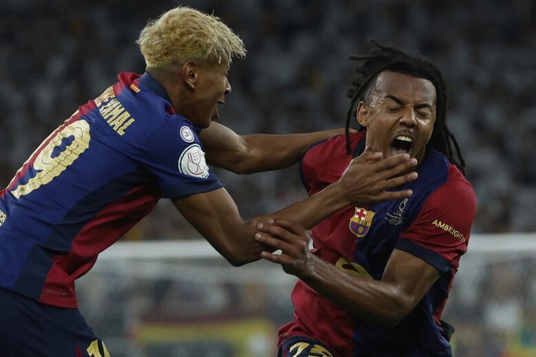 Os festejos do Barcelona após conquista da Taça do Rei, frente ao Real Madrid