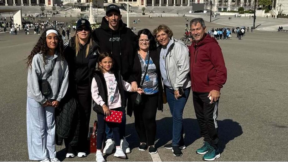Di María com a família em Fátima 