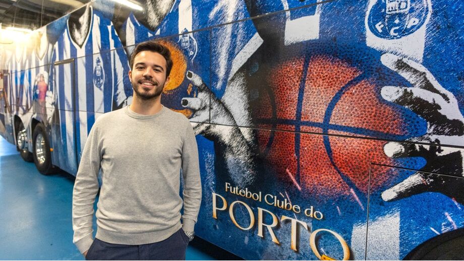 O sócio Rodrigo Guimarães com  a sua obra