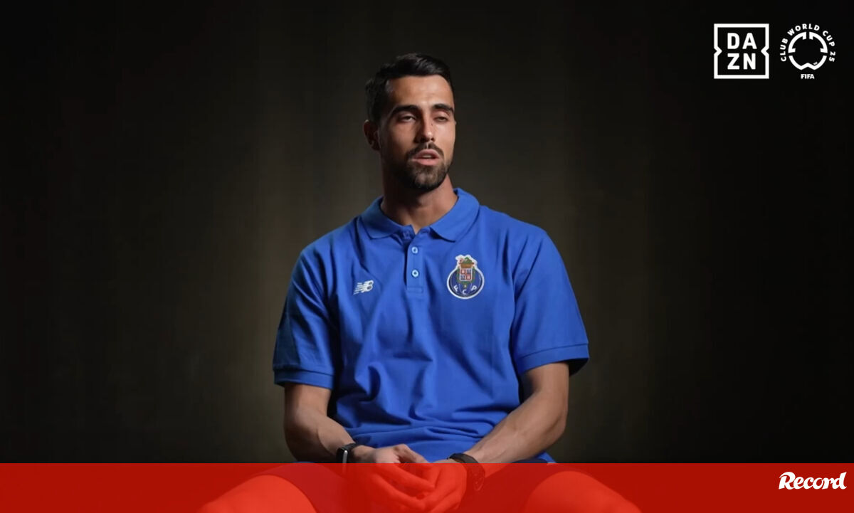 “Diogo Costa Revela: Qual Lenda do Futebol Seria o Colega dos Seus Sonhos? Descubra a Resposta do Goleiro do FC Porto!” #ÚltimasNotícias #Portugal “Diogo Costa Revela: Qual Lenda do Futebol Seria o Colega dos Seus Sonhos? Descubra a Resposta do Goleiro do FC Porto!” #ÚltimasNotícias #Portugal