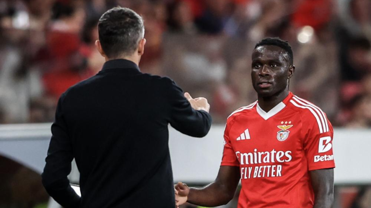 Bruno Lage e Bruma conversam fora das quatro linhas