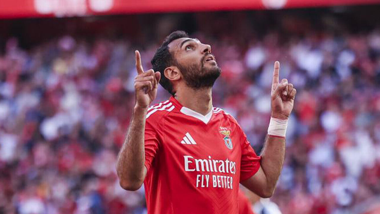 Pavlidis, avançado do Benfica