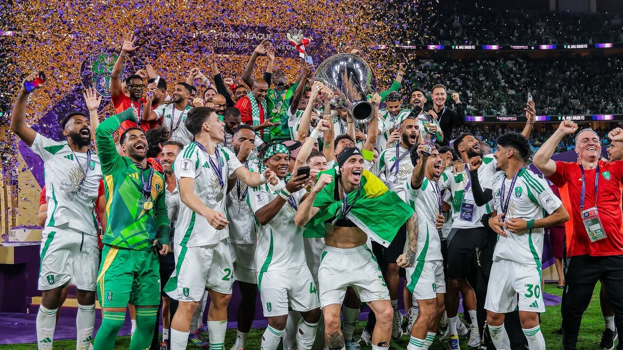 Al Ahli ergue o troféu da Champions da Ásia