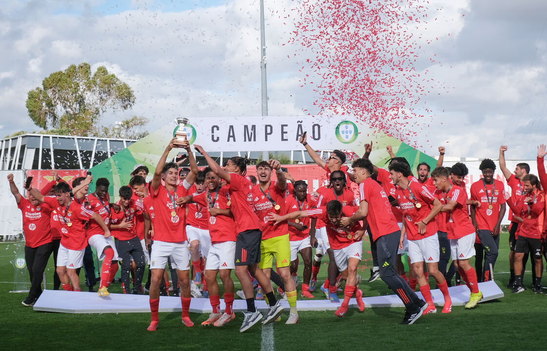 Equipa de juniores festeja conquista do título