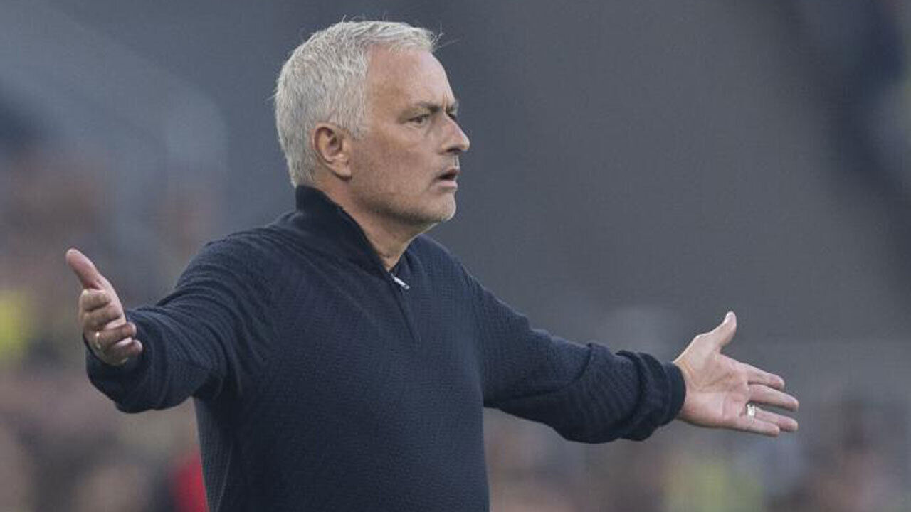 José Mourinho, treinador do Fenerbahçe