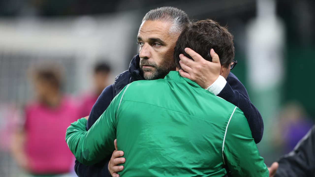 Rui Borges, treinador do Sporting, com Paulinho, técnico de equipamentos