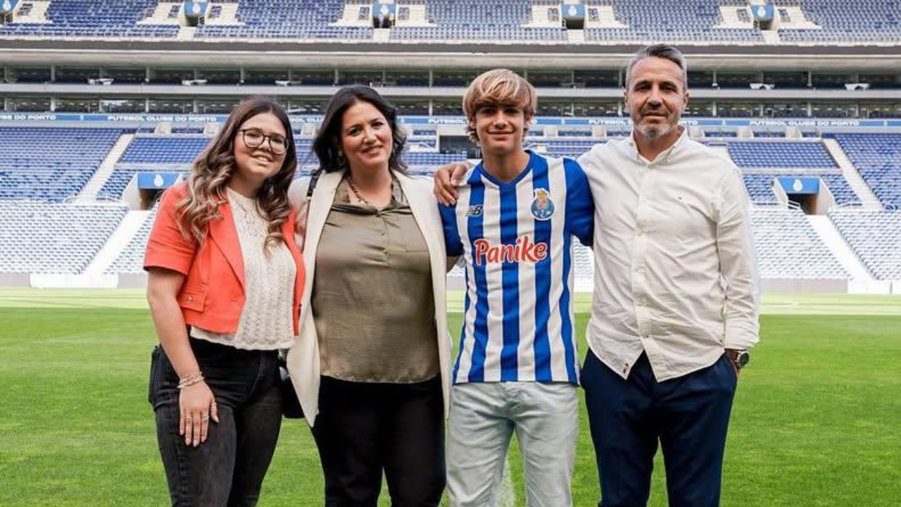 Rodrigo Mora com o pai, a mãe Vânia e a irmã Francisca