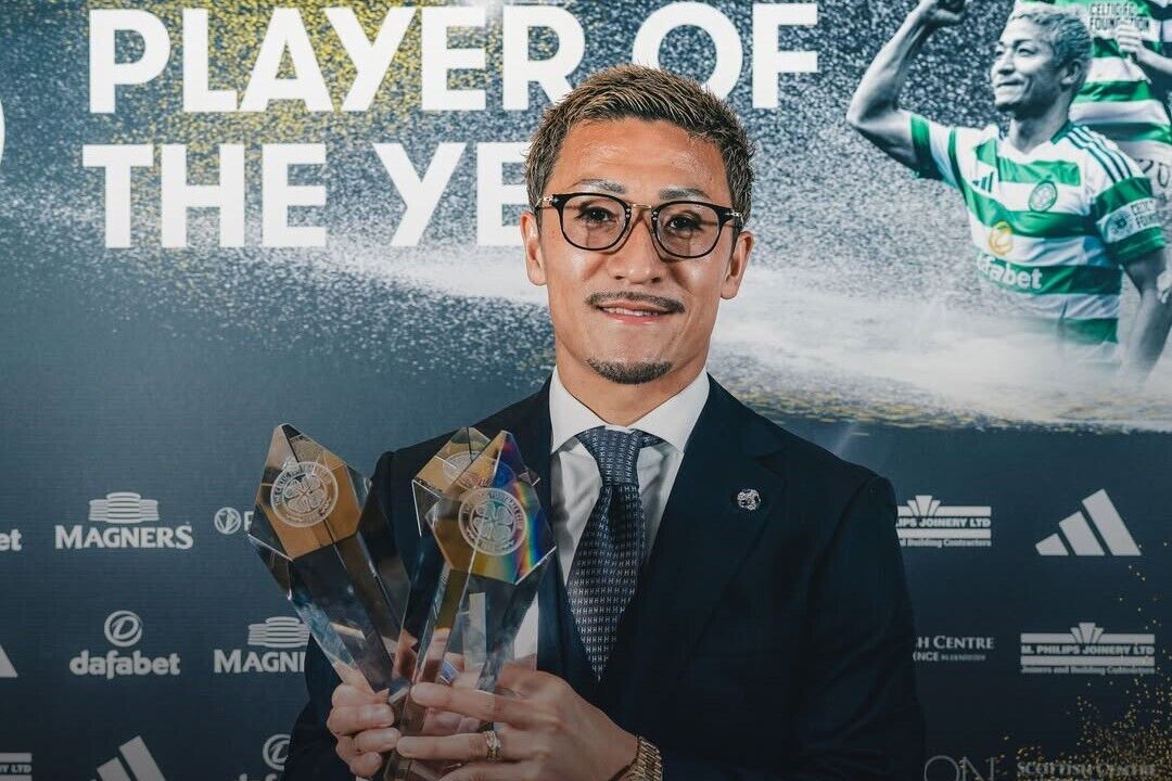 Daizen Maeda com o prémio de jogador do ano