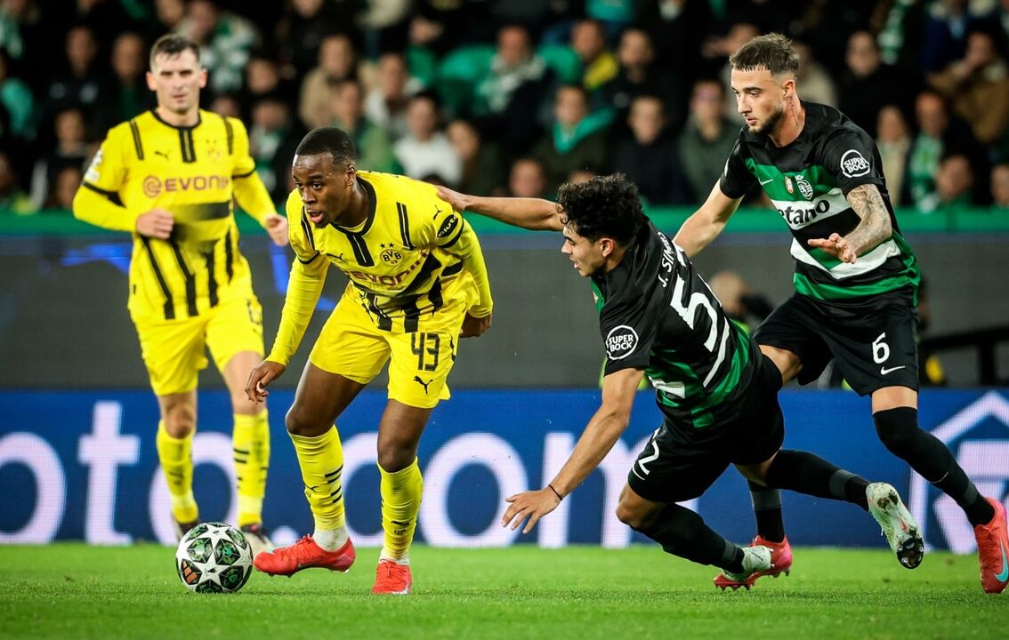 Em duelo com João Simões no jogo contra Sporting