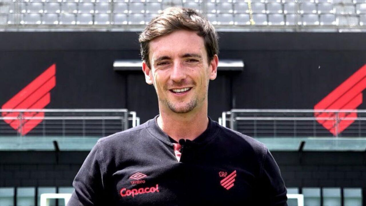 João Correia - técnico português do Athletico Paranaense.jpeg