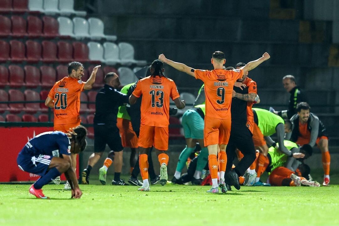 Jogadores do Boavista festejam vitória suada sobre o AVS SAD