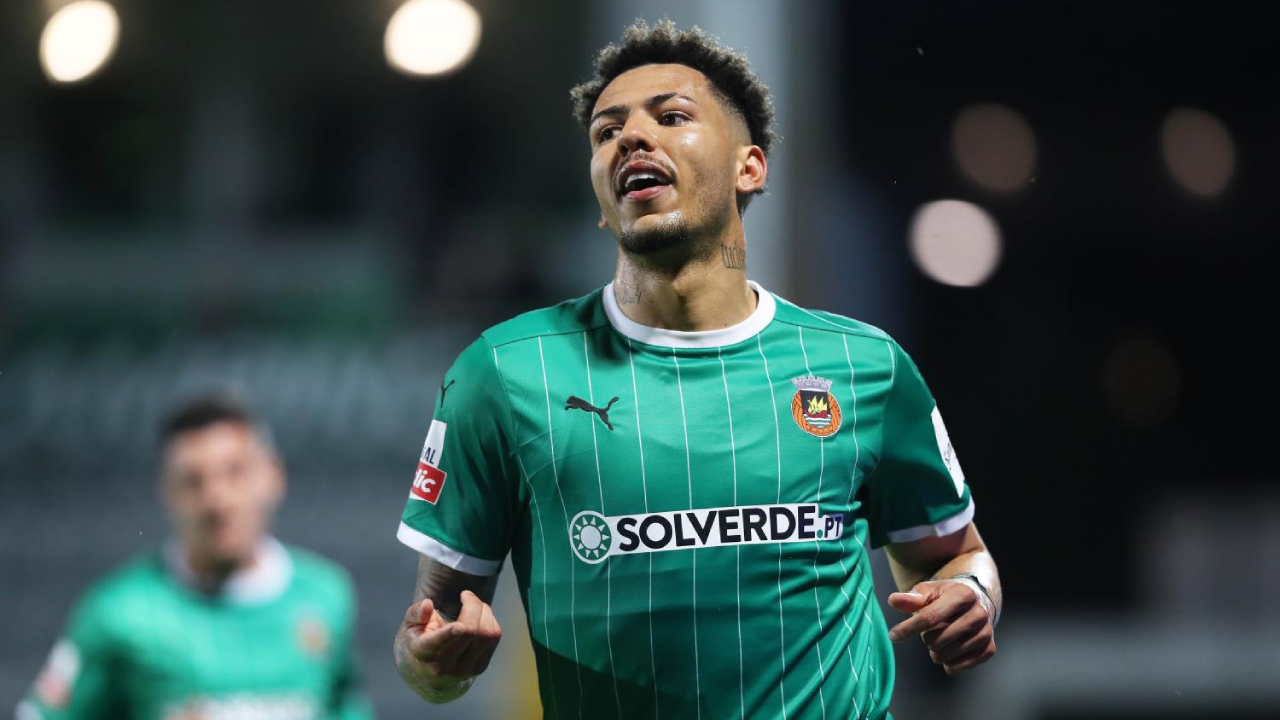 Clayton celebra o golo frente ao Estrela da Amadora