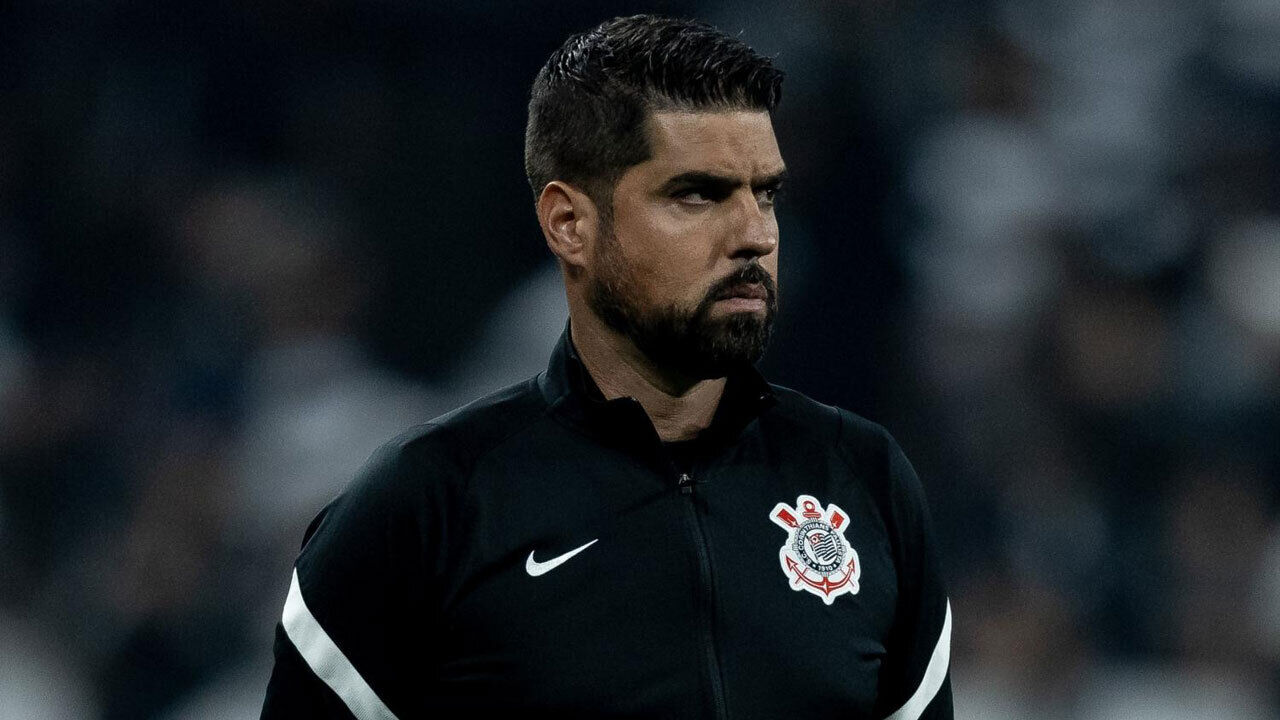 António Oliveira orientou o Corinthians