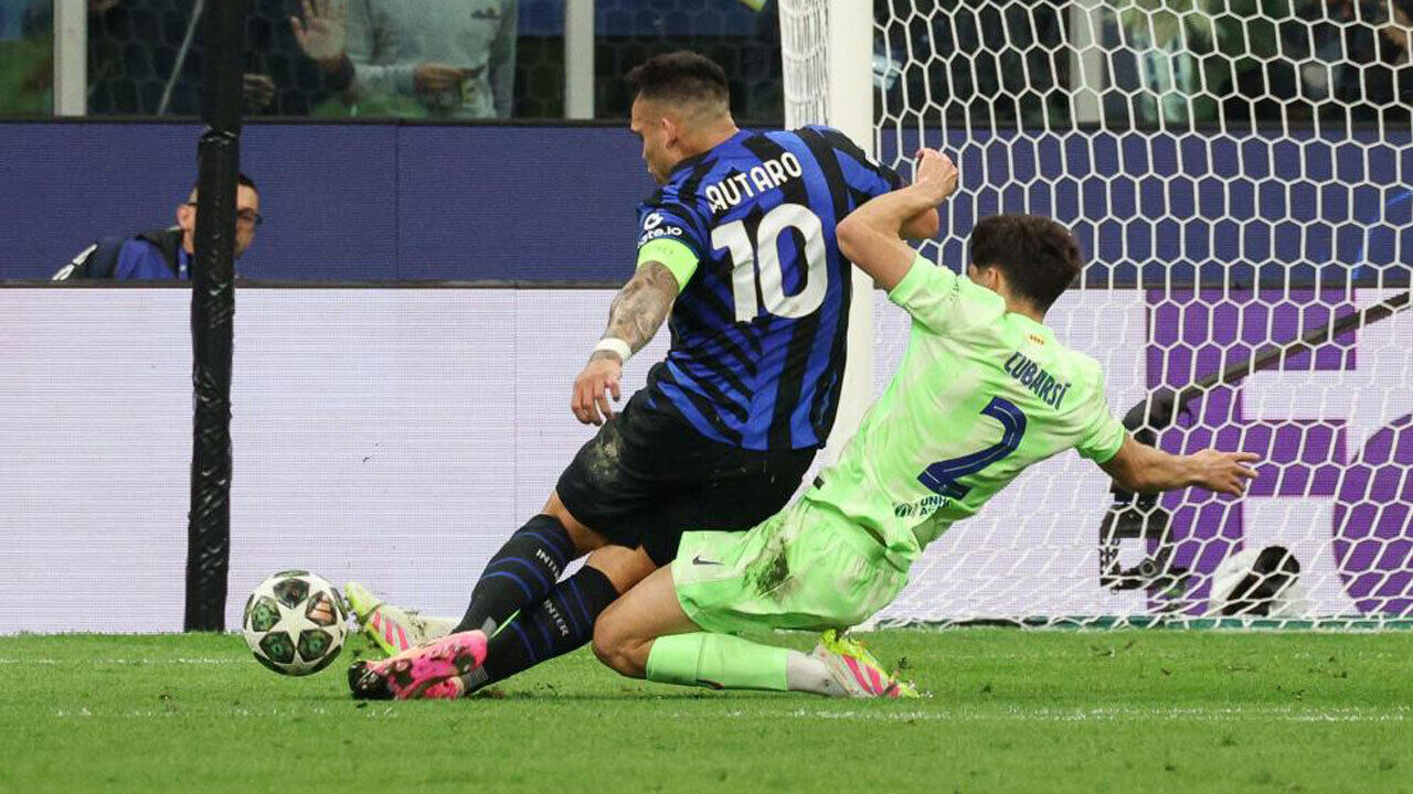 Árbitro do Inter-Barcelona assinalou penálti no lance entre Cubarsí e Lautaro Martínez