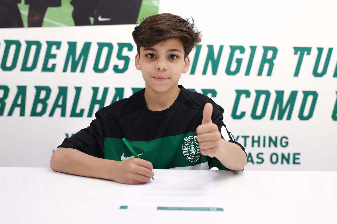 Bernardo Busatori assinou contrato de formação