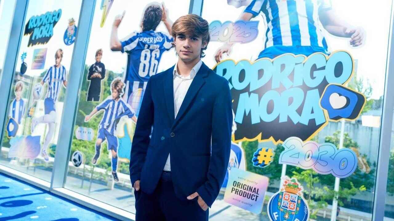 Rodrigo Mora renovou contrato