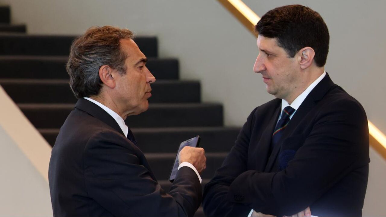 Reinaldo Teixeira com Carlos André Gomes, presidente do Marítimo