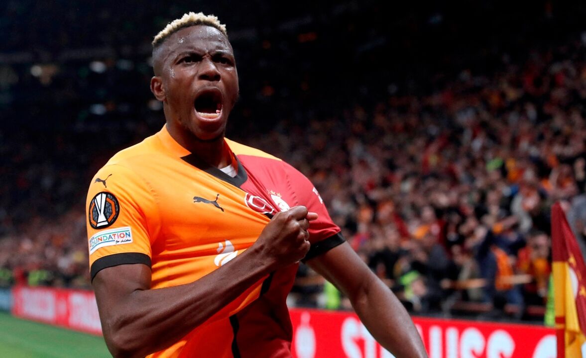 Avançado nigeriano celebra mais um golo 