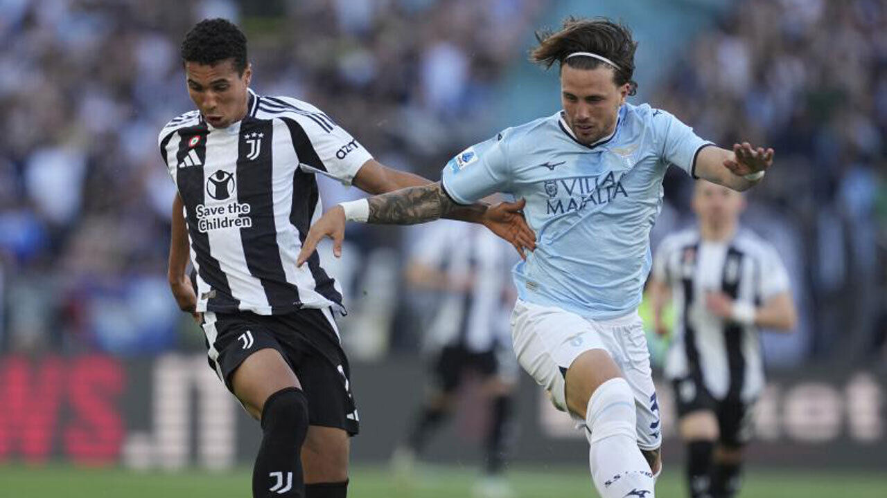 Alberto disputa lance