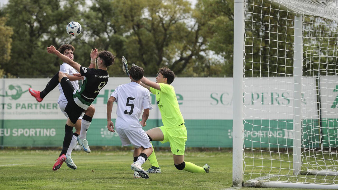  Martim Ribeiro  marcou belo golo