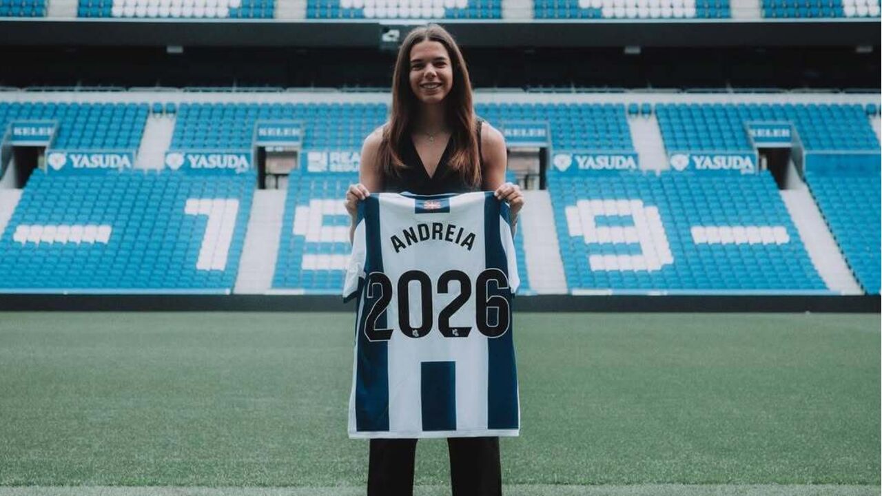 Andreia Jacinto com a camisola da Real Sociedad