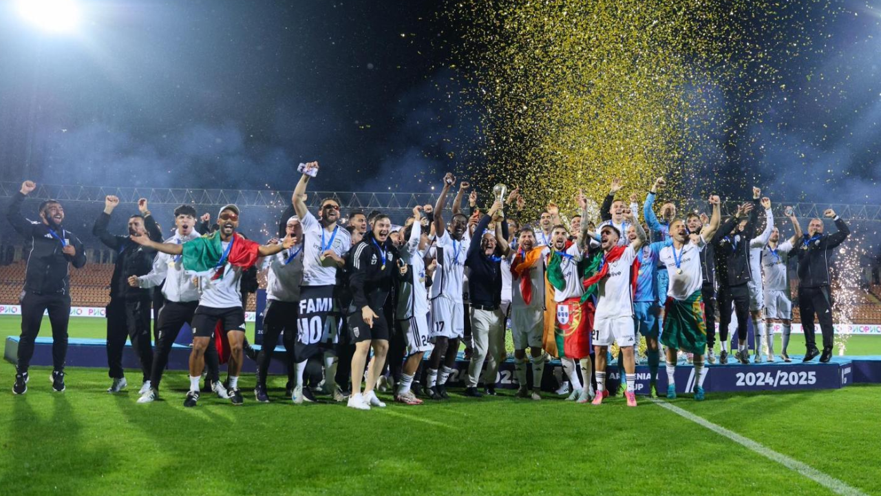 Jogadores do Noah celebram a conquista da Taça da Arménia