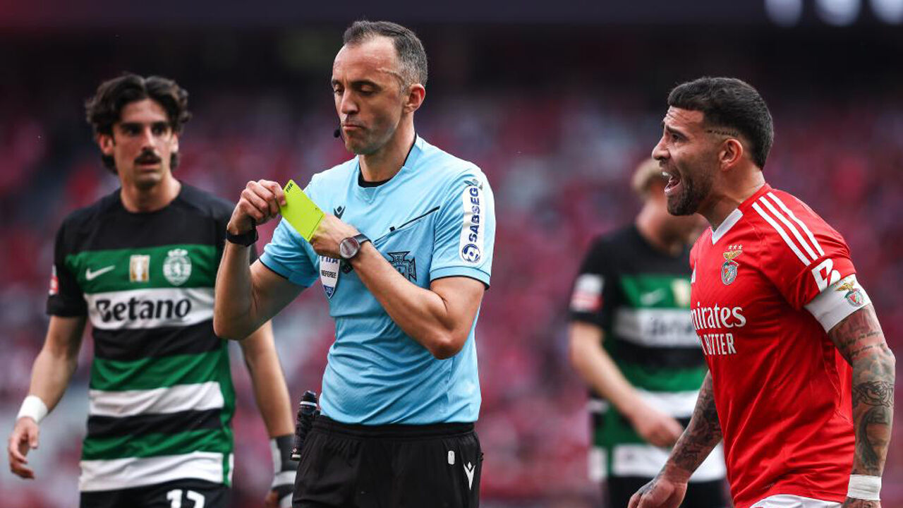 João Pinheiro em ação durante o Benfica-Sporting