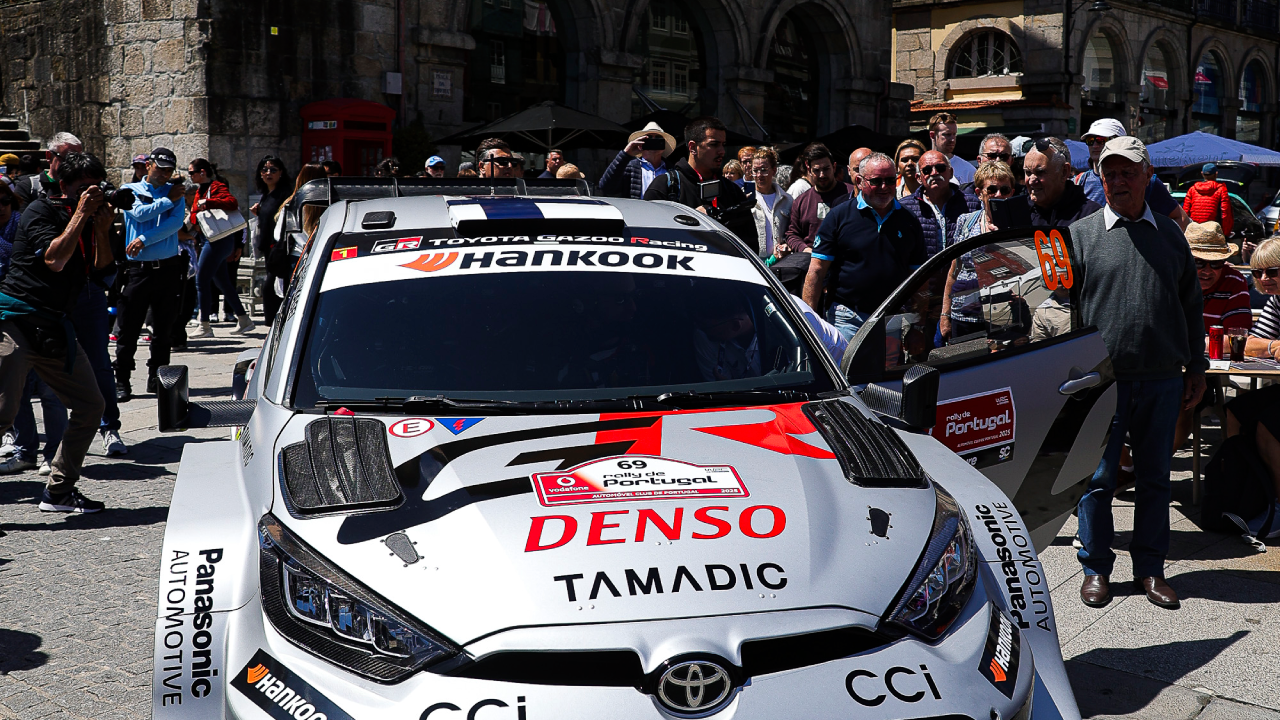 Rali de Portugal: carros do WRC entusiasmam adeptos na Ribeira do Porto