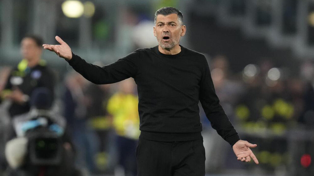 Sérgio Conceição reage durante um jogo do Milan