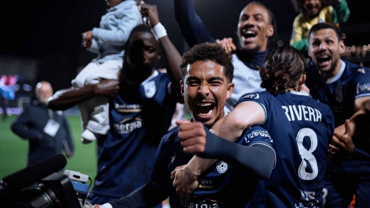 Jogadores do Dunkerque festejaram efusivamente o triunfo no primeiro jogo do playoff de acesso à Ligue 1
