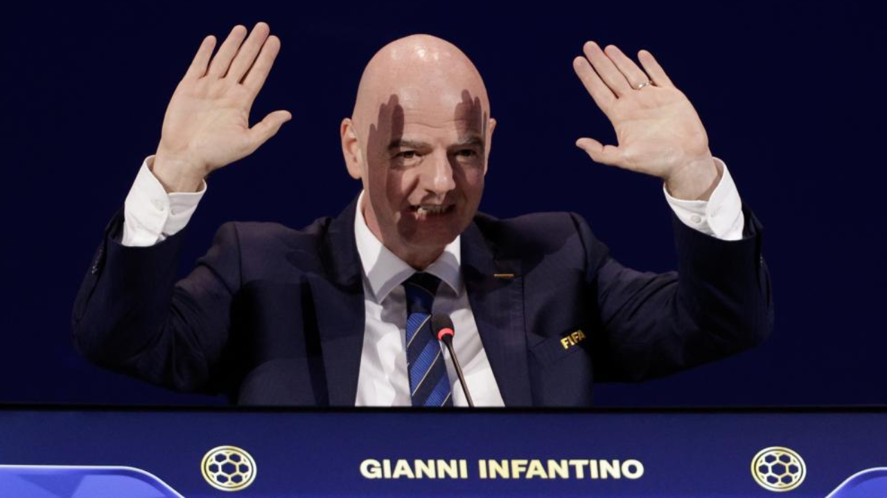 Gianni Infantino pediu desculpas depois de ter provocado que o arranque do 75.º congresso da FIFA fosse atrasado em 3 horas