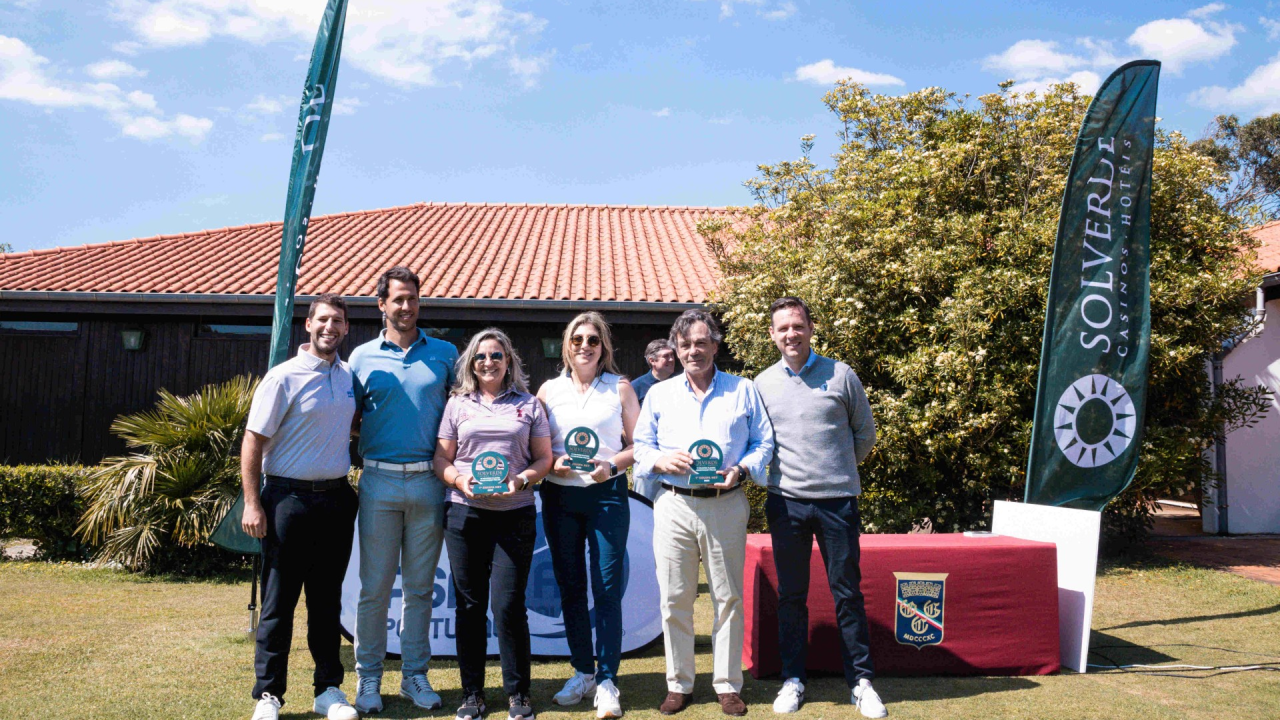A equipa vencedora do Pro-Am e do profissional Alexandre Abreu