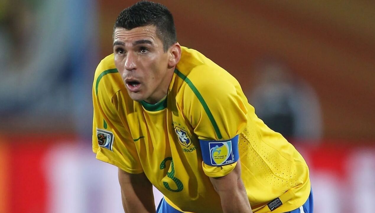 Lúcio a defender as cores da canarinha