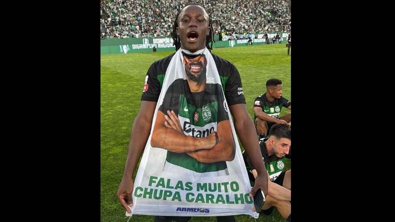 Quenda com camisola a recordar palavras de Esgaio a Otamendi