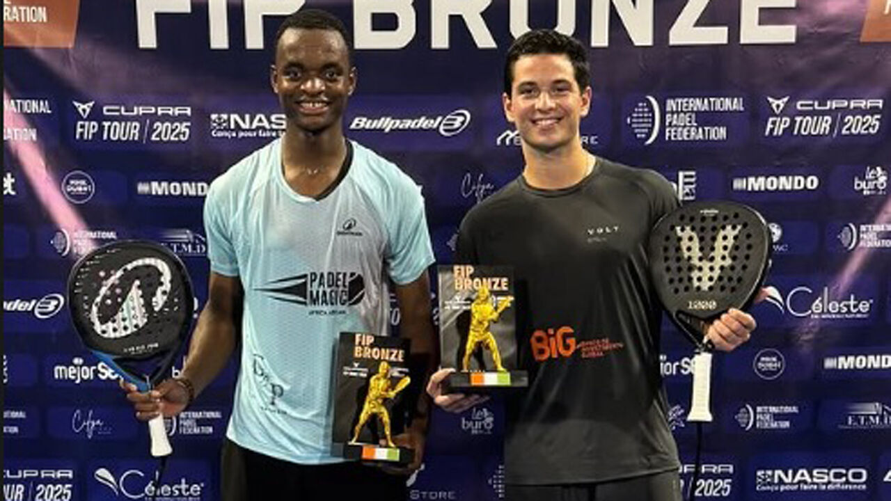 Boris Castro e Peu Araújo com o troféu do FIP Bronze Abidjan