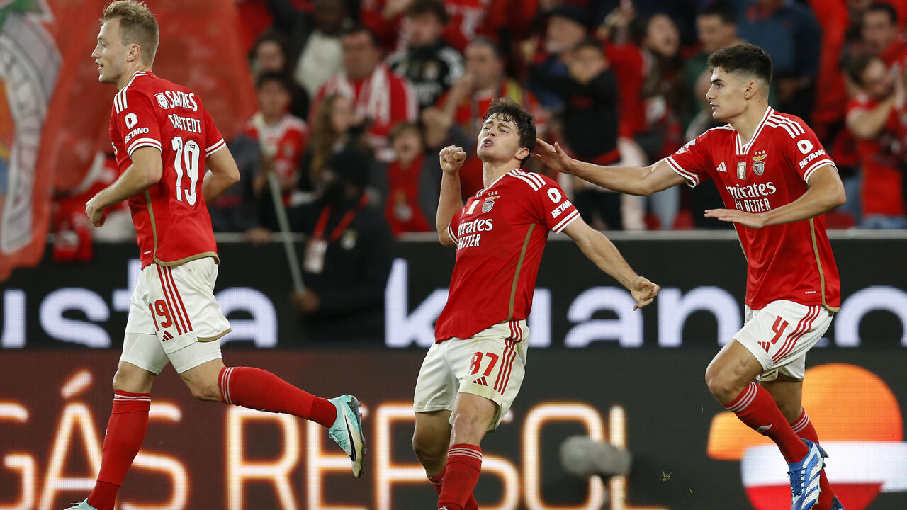 Tengsted e João Neves marcaram na última vitória dos encarnados