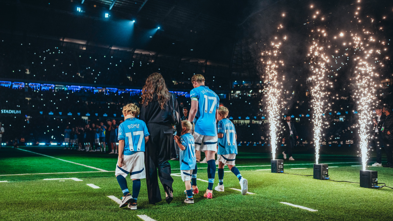 Kevin De Bruyne realizou o último jogo pelo Manchester City no Etihad Stadium