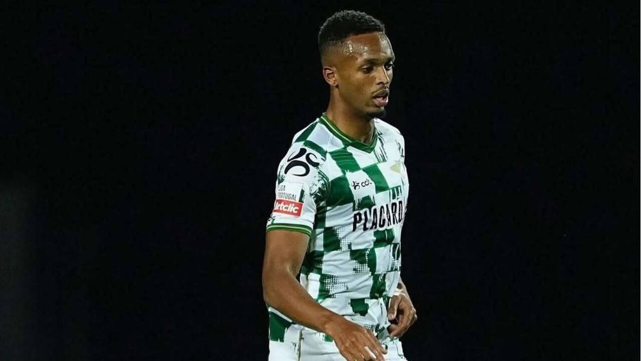 Sidnei Tavares ao serviço do Moreirense