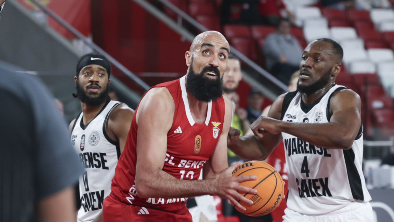 Benfica recebe Ovarense