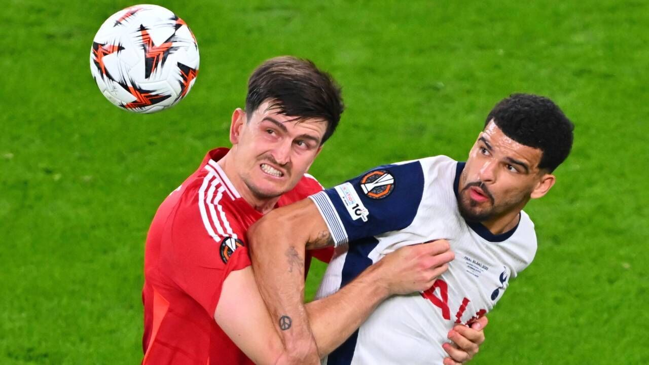 Harry Maguire e Dominic Solanke na final da Liga Europa