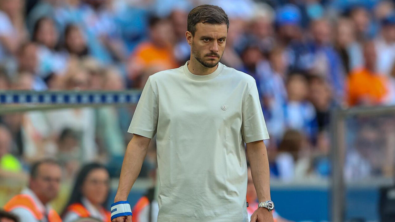 Martín Anselmi atento no banco do FC Porto